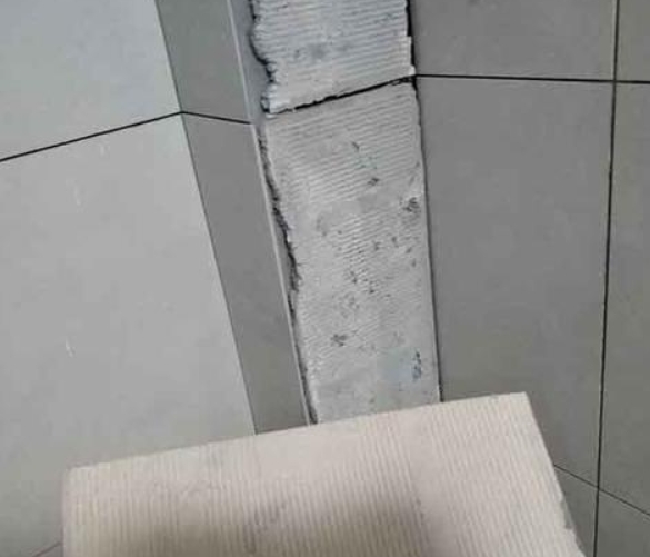 云安瓷砖空鼓维修公司分享下厨房瓷砖脱落的补救措施。